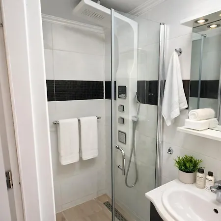 Апартаменти Modern - Comfortable & Center Бухарест